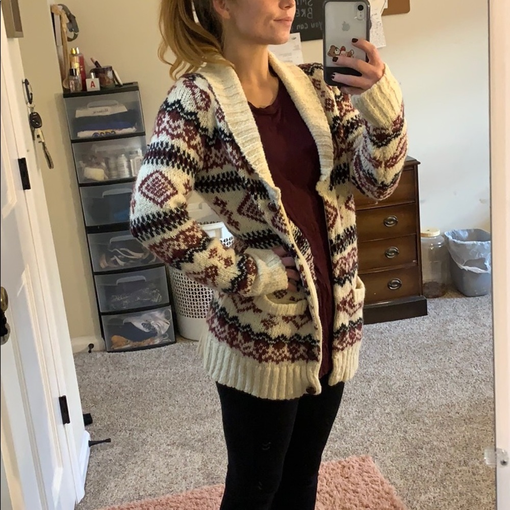 Aztec designed sweater - Picture 2 of 2